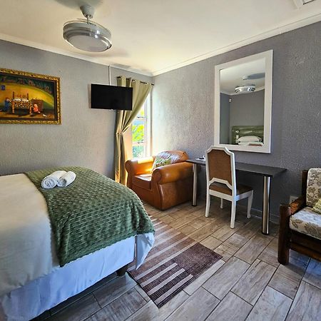 Northern Vine Guesthouse B&B Self-Catering Brackenfell Bagian luar foto