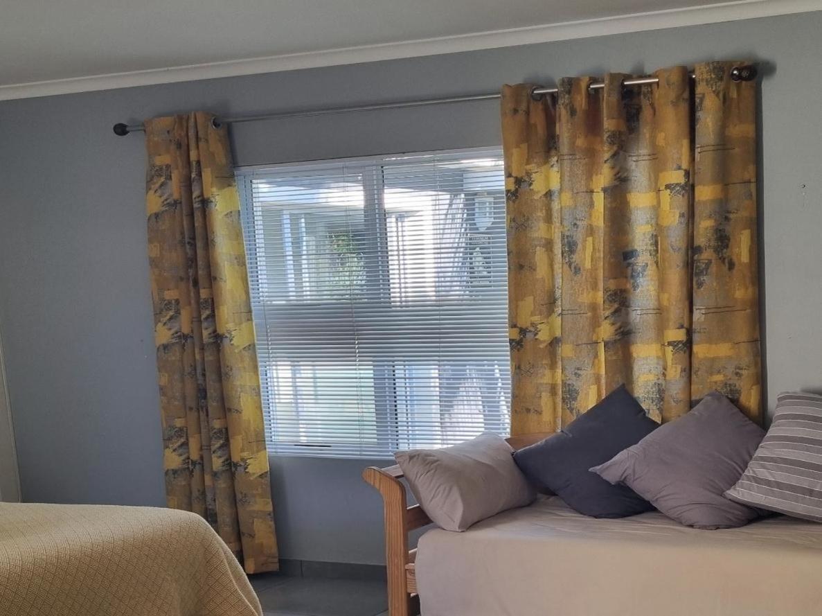 Northern Vine Guesthouse B&B Self-Catering Brackenfell Ruang foto